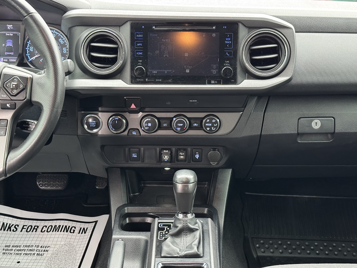 2019 Toyota Tacoma 4WD Vehicle Photo in BOONVILLE, IN 47601-9633