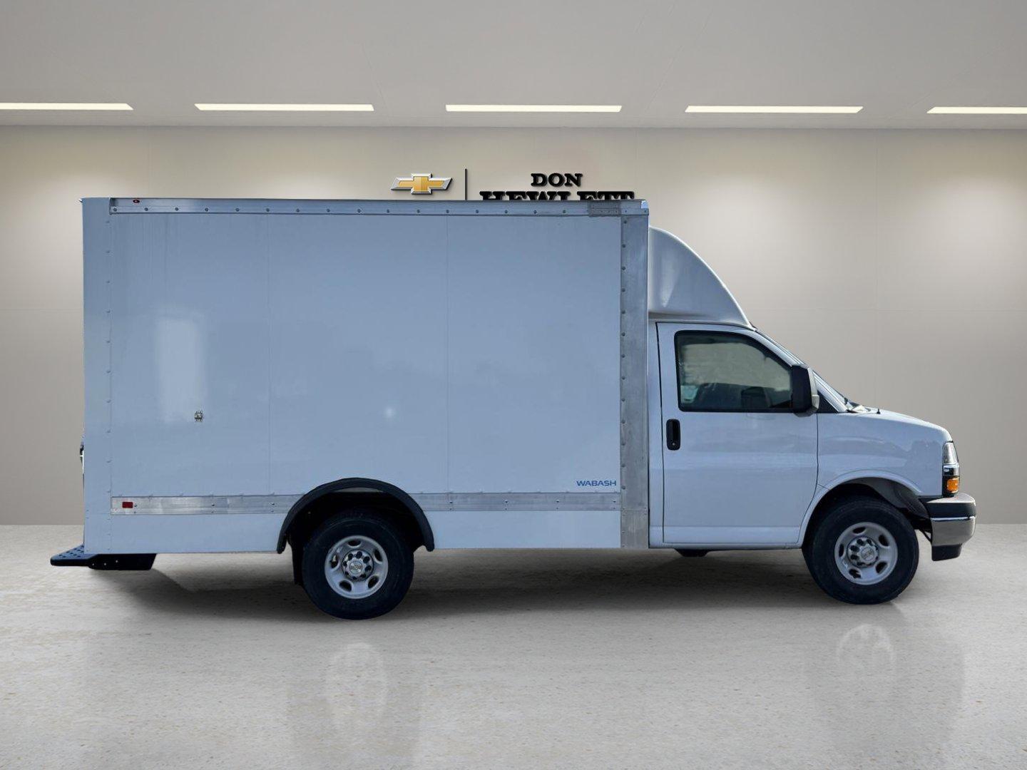 2024 Chevrolet Express Cutaway 3500 Vehicle Photo in GEORGETOWN, TX 78626-7508