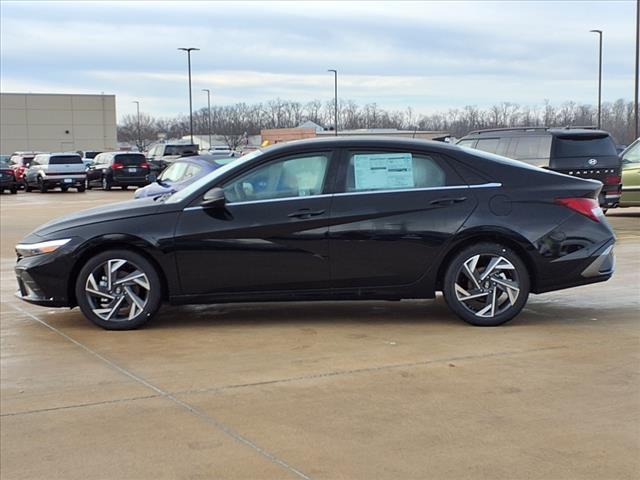 2025 Hyundai ELANTRA Vehicle Photo in Peoria, IL 61615