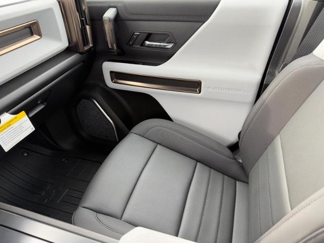 2024 GMC HUMMER EV SUV Vehicle Photo in COLUMBIA, MO 65203-3903