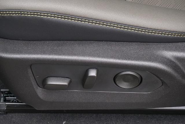 2025 Chevrolet Colorado Vehicle Photo in VENTURA, CA 93003-8585