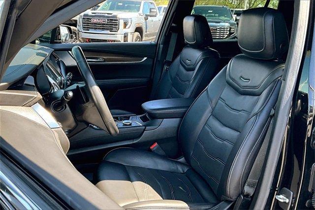2022 Cadillac XT6 Vehicle Photo in TOPEKA, KS 66609-0000