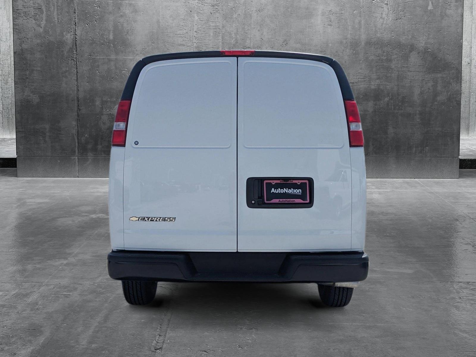 2025 Chevrolet Express Cargo 2500 Vehicle Photo in MIAMI, FL 33172-3015