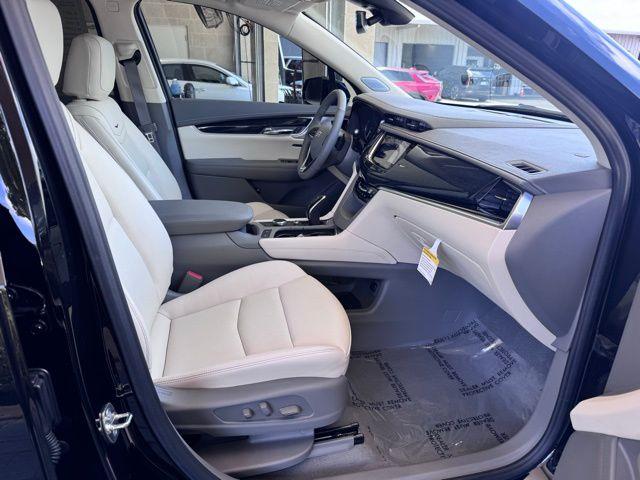 2025 Cadillac XT6 Vehicle Photo in DELRAY BEACH, FL 33483-3294