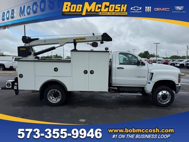 2024 Chevrolet Silverado 5500 HD Vehicle Photo in COLUMBIA, MO 65203-3903