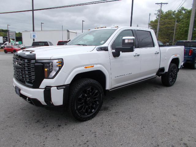 2025 GMC Sierra 2500 HD Vehicle Photo in LOWELL, MA 01852-4336
