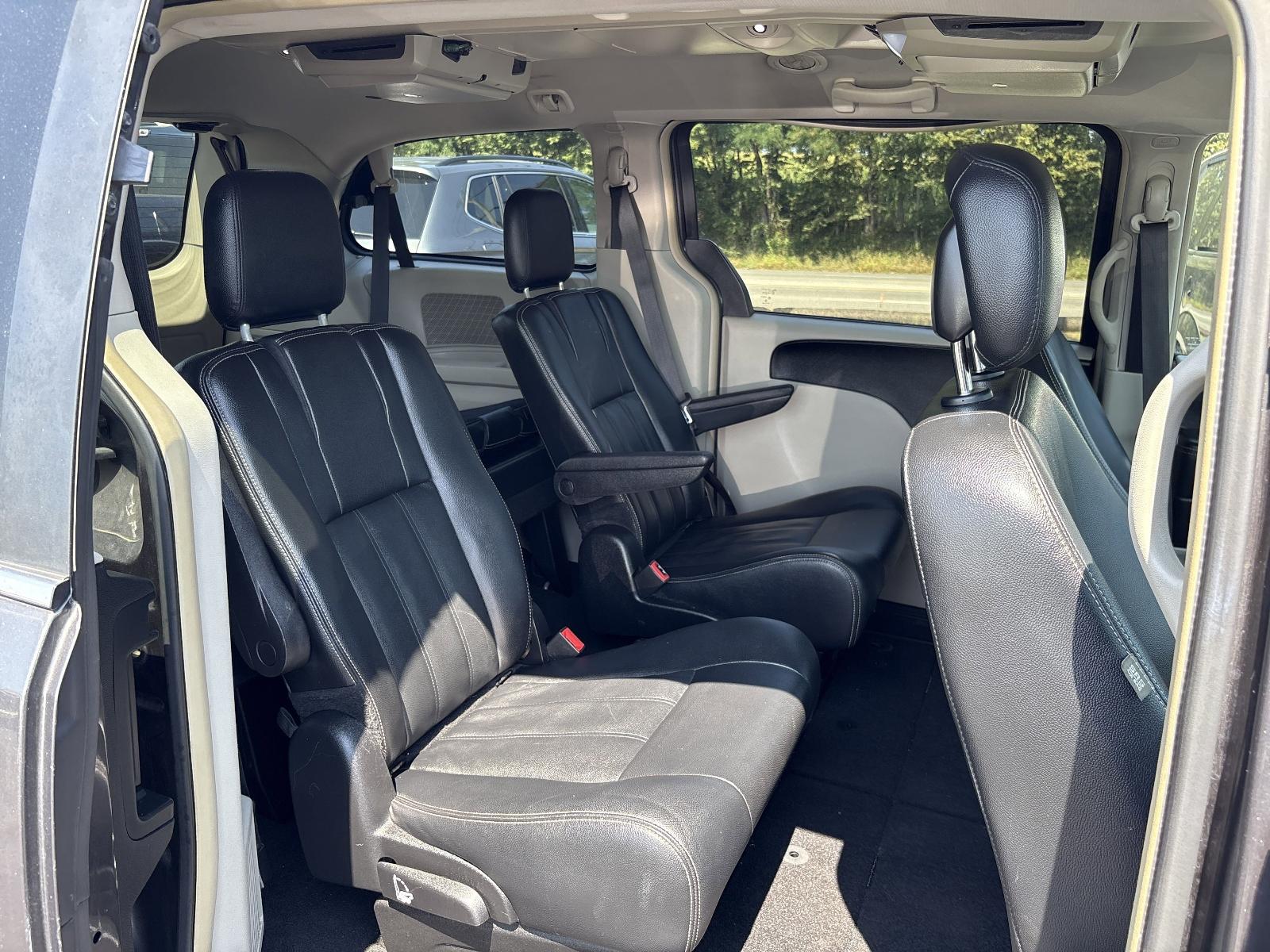 2016 Chrysler Town & Country Vehicle Photo in Mechanicsburg, PA 17050-1707