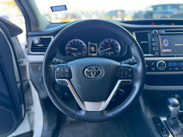 2019 Toyota Highlander Vehicle Photo in Grapevine, TX 76051