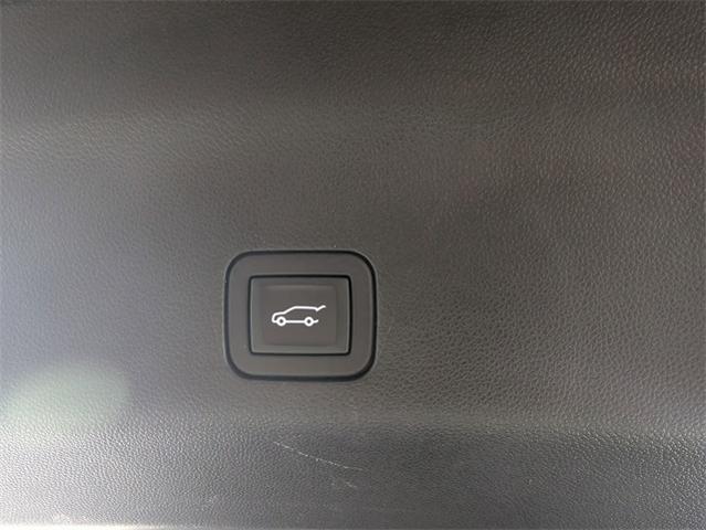 2023 GMC Yukon XL Vehicle Photo in ENGLEWOOD, CO 80113-6708