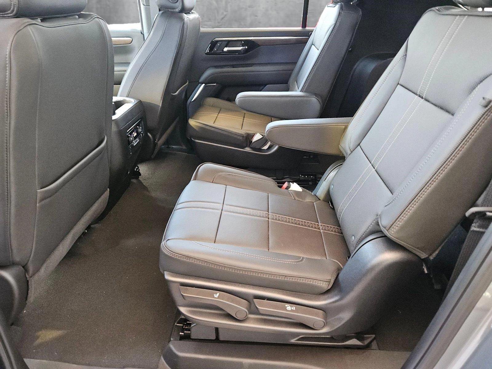 2025 Chevrolet Suburban Vehicle Photo in GILBERT, AZ 85297-0446