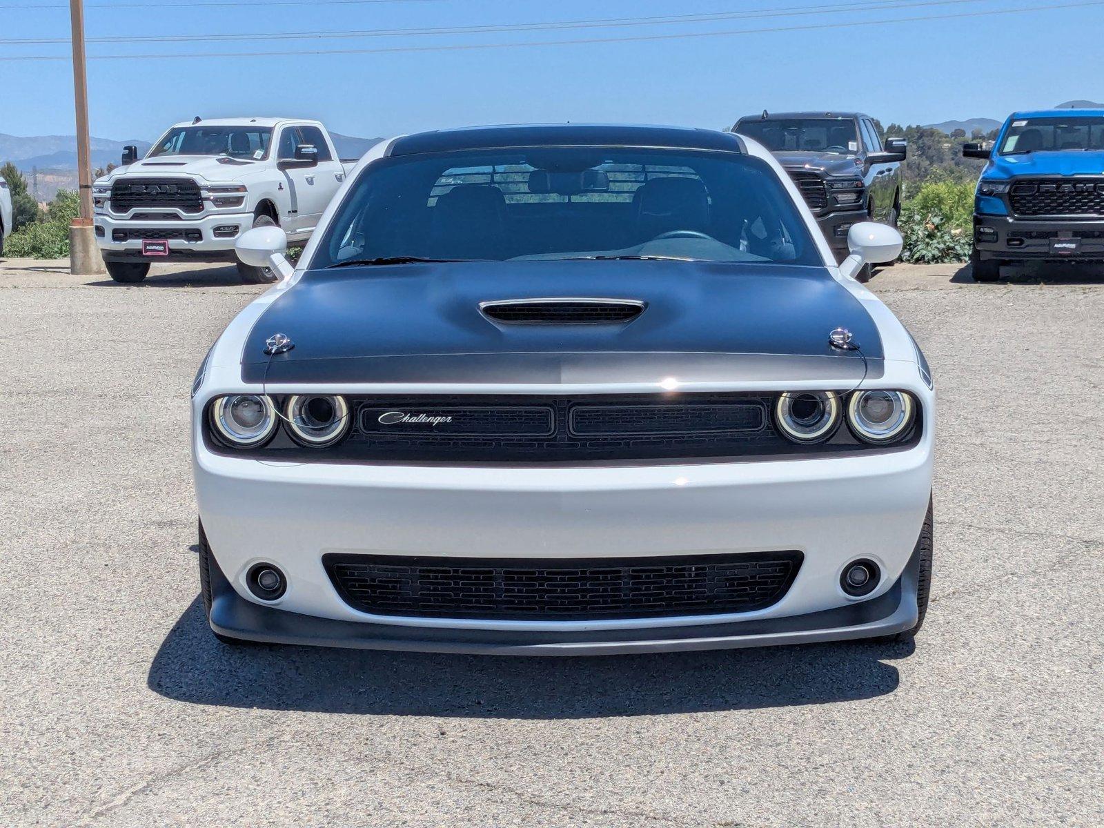 2017 Dodge Challenger Vehicle Photo in Valencia, CA 91355