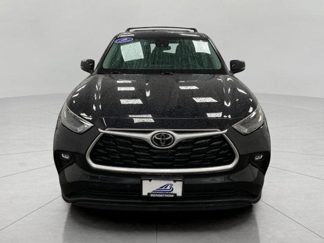 2022 Toyota Highlander Vehicle Photo in Appleton, WI 54913