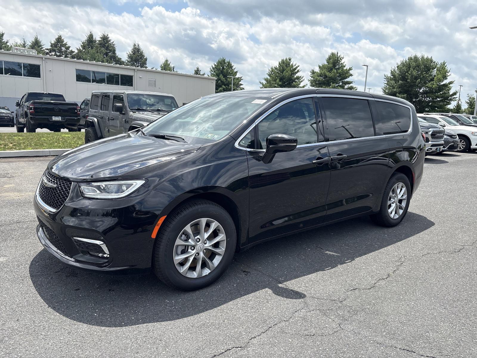 2025 Chrysler Pacifica Vehicle Photo in Mechanicsburg, PA 17050-1707