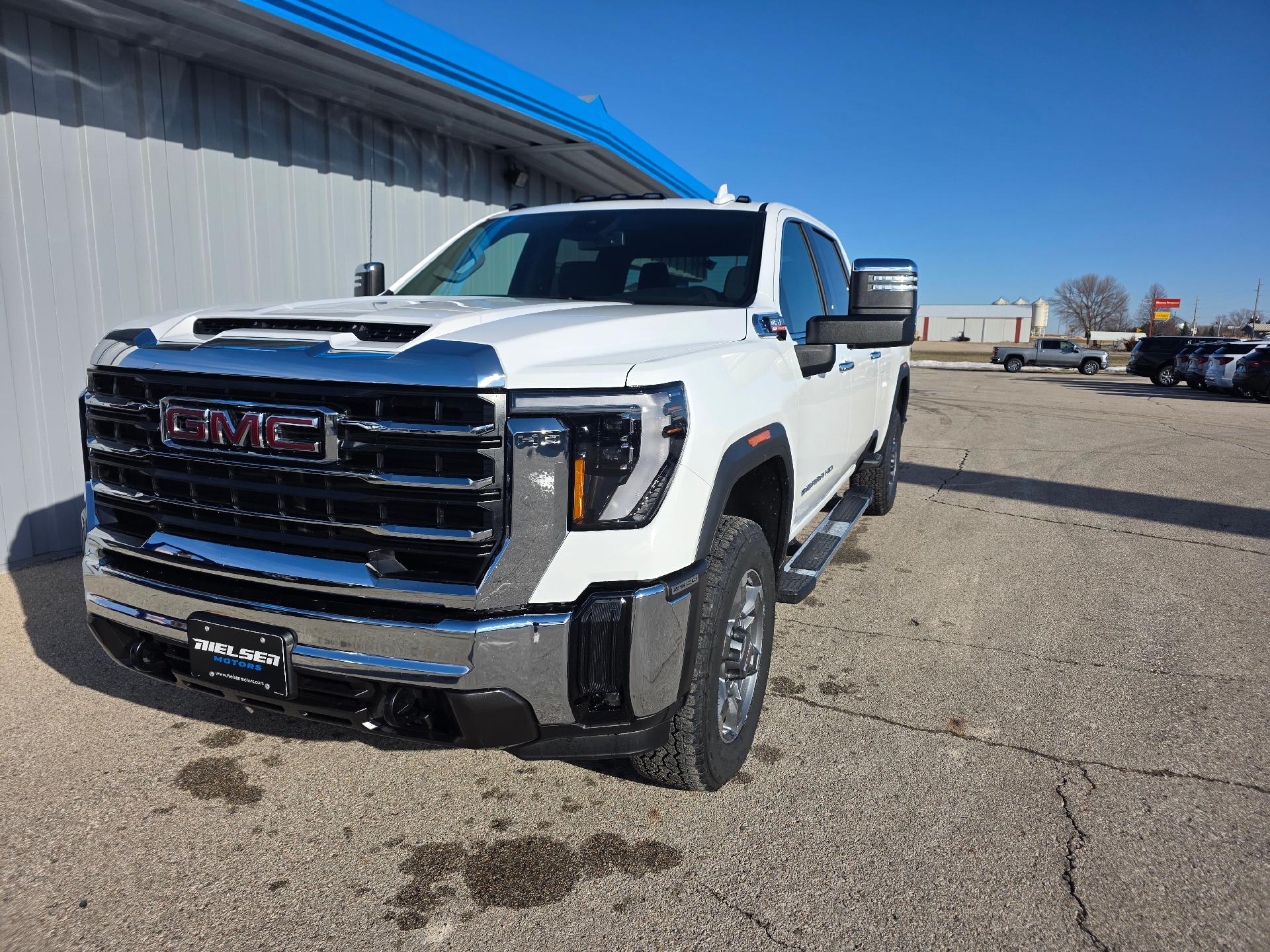 View vehicle photo 2