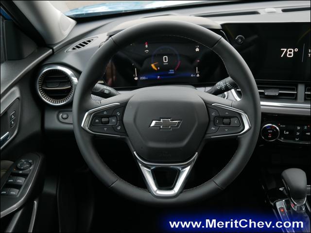 2025 Chevrolet Trax Vehicle Photo in MAPLEWOOD, MN 55119-4794