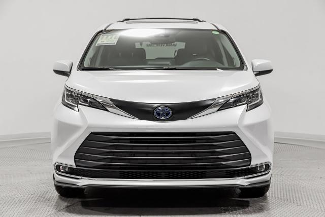 2023 Toyota Sienna Vehicle Photo in Akron, OH 44312