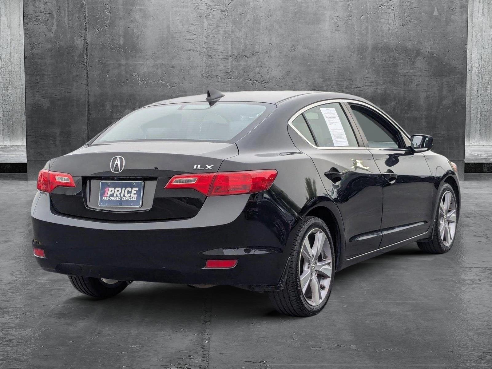 2013 Acura ILX Vehicle Photo in VALENCIA, CA 91355-1705