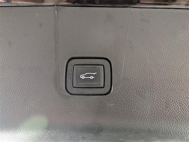 2022 Chevrolet Traverse Vehicle Photo in ENGLEWOOD, CO 80113-6708