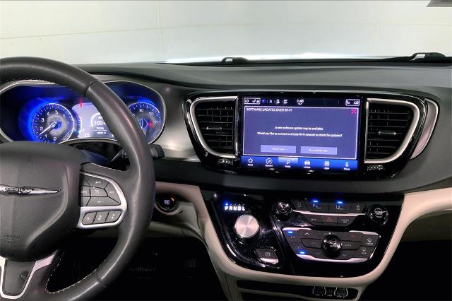 2023 Chrysler Pacifica Vehicle Photo in Lees Summit, MO 64086
