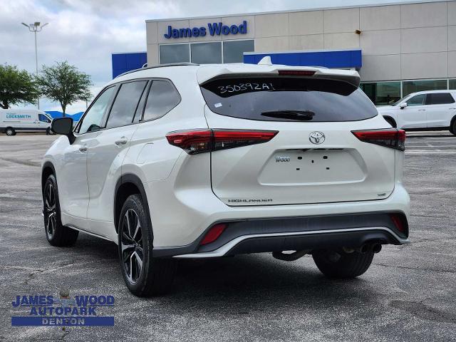 2021 Toyota Highlander Vehicle Photo in DENTON, TX 76210-9321