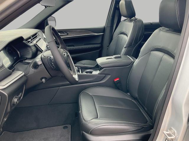 2025 Jeep Grand Cherokee L Vehicle Photo in Kaukauna, WI 54130