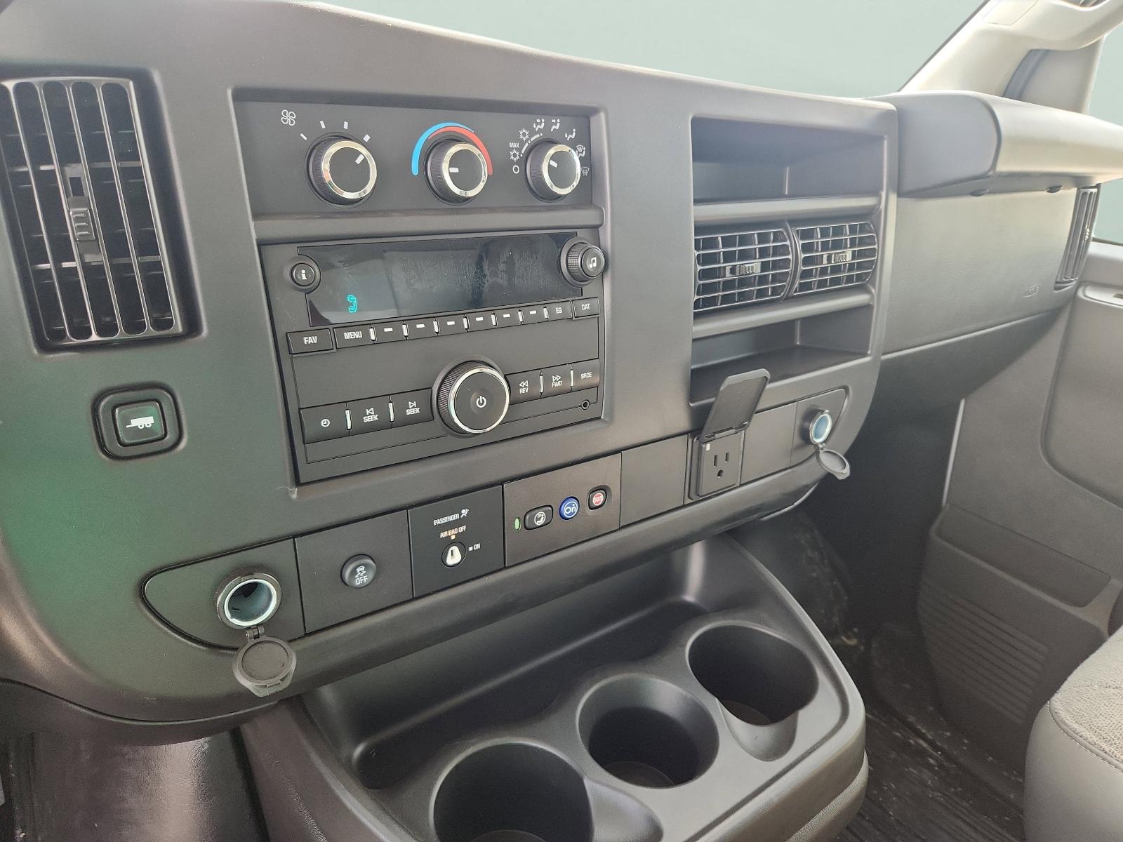 2025 Chevrolet Express Cutaway 3500 Vehicle Photo in GEORGETOWN, TX 78626-7508