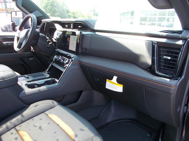 2025 GMC Sierra 2500 HD Vehicle Photo in LOWELL, MA 01852-4336
