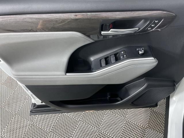 2024 Toyota Highlander Vehicle Photo in GILBERT, AZ 85297-0402