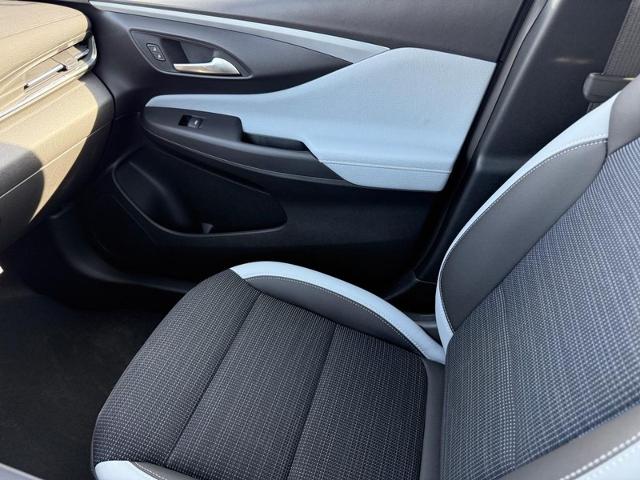 2025 Buick Envista Vehicle Photo in COLUMBIA, MO 65203-3903