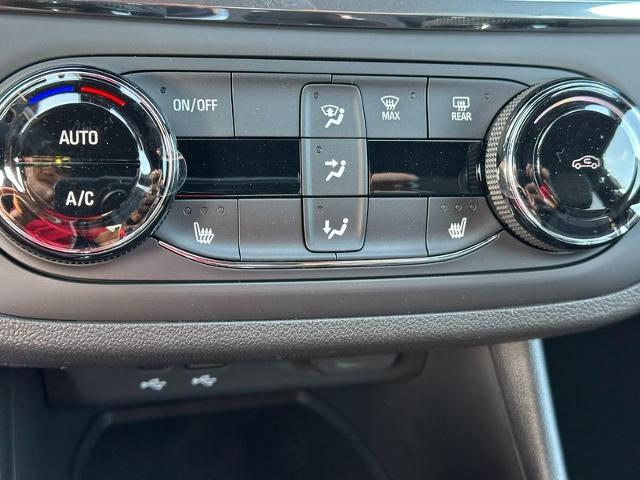 2025 Buick Envista Vehicle Photo in COLUMBIA, MO 65203-3903
