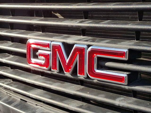 2023 GMC Savana Passenger 3500 Vehicle Photo in PAWLING, NY 12564-3219