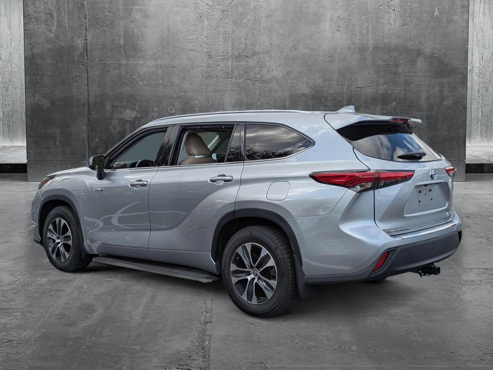 2020 Toyota Highlander Vehicle Photo in Clearwater, FL 33761