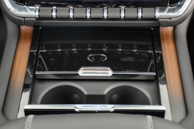 2025 GMC Yukon XL Vehicle Photo in PUYALLUP, WA 98371-4149