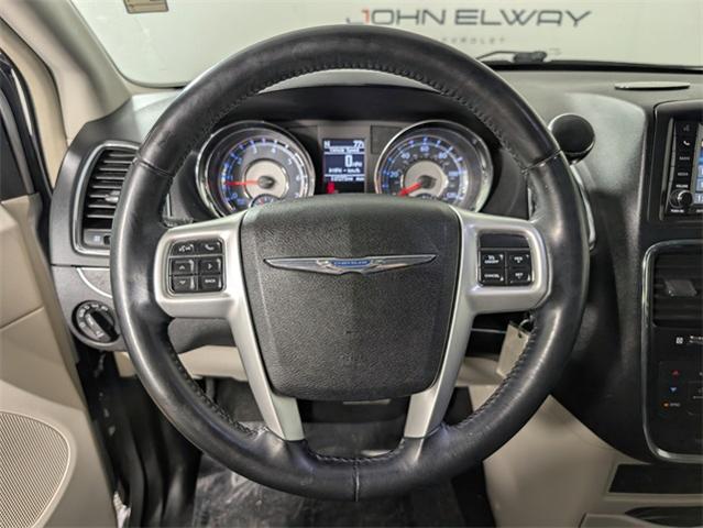 2015 Chrysler Town & Country Vehicle Photo in ENGLEWOOD, CO 80113-6708