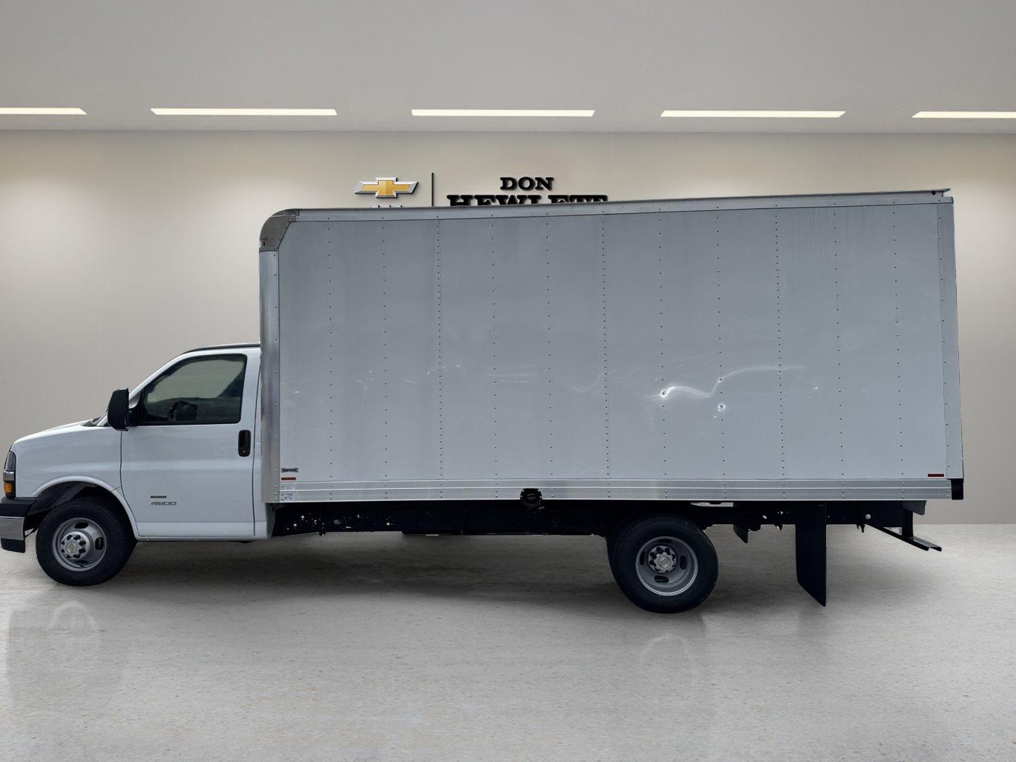 2025 Chevrolet Express Cutaway 4500 Vehicle Photo in GEORGETOWN, TX 78626-7508
