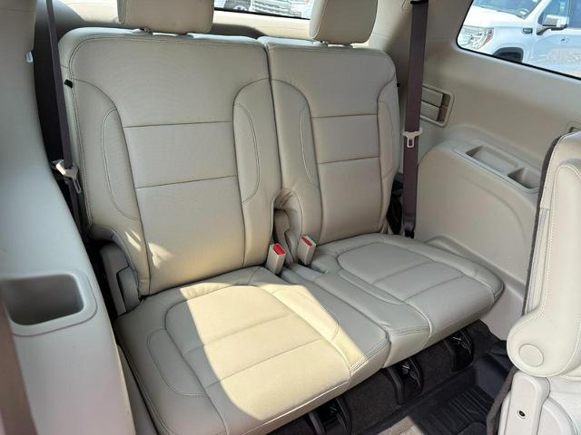 2017 GMC Acadia Vehicle Photo in COLUMBIA, MO 65203-3903