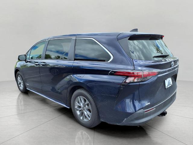 2021 Toyota Sienna Vehicle Photo in Oshkosh, WI 54904
