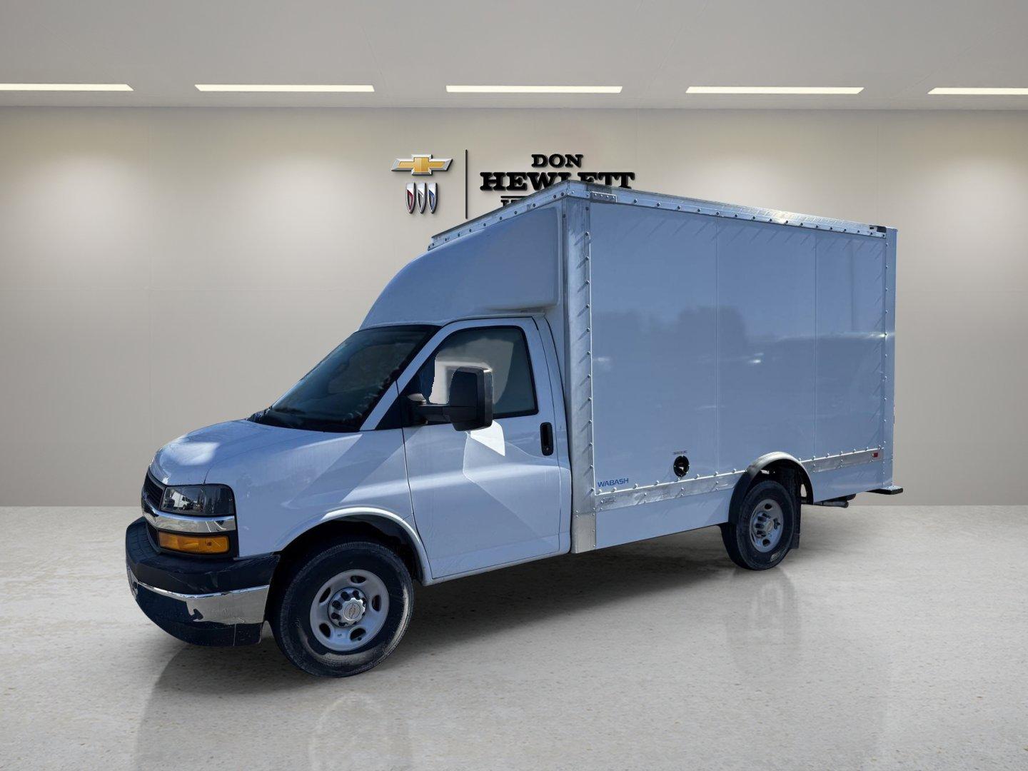 2024 Chevrolet Express Cutaway 3500 Vehicle Photo in GEORGETOWN, TX 78626-7508