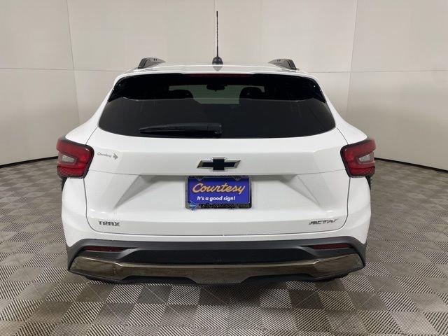 2025 Chevrolet Trax Vehicle Photo in PHOENIX, AZ 85014-3381