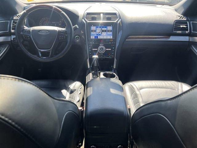 2017 Ford Explorer Vehicle Photo in Cedar Rapids, IA 52402