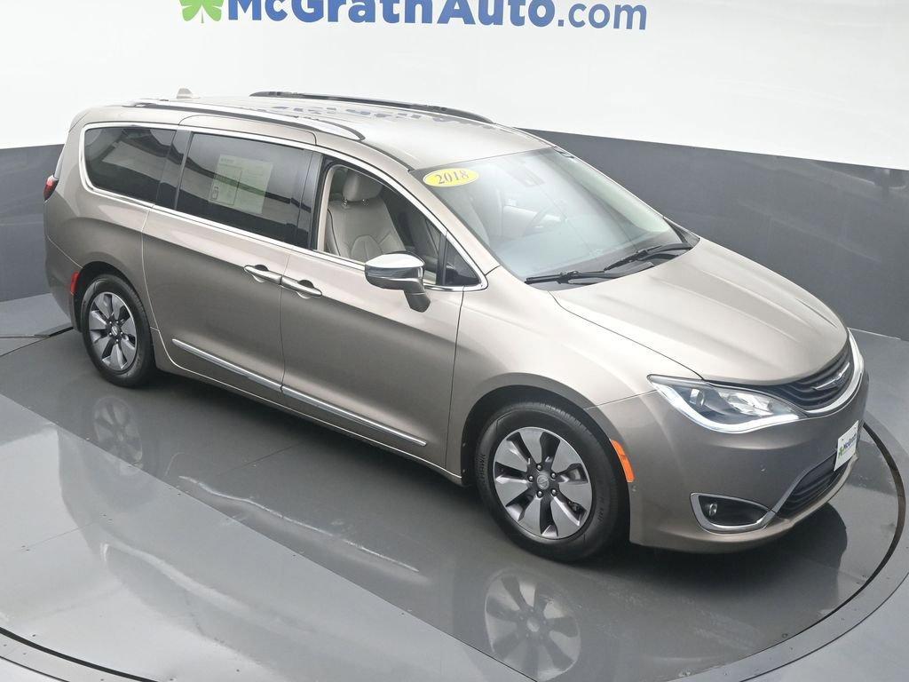 2018 Chrysler Pacifica Vehicle Photo in Marion, IA 52302