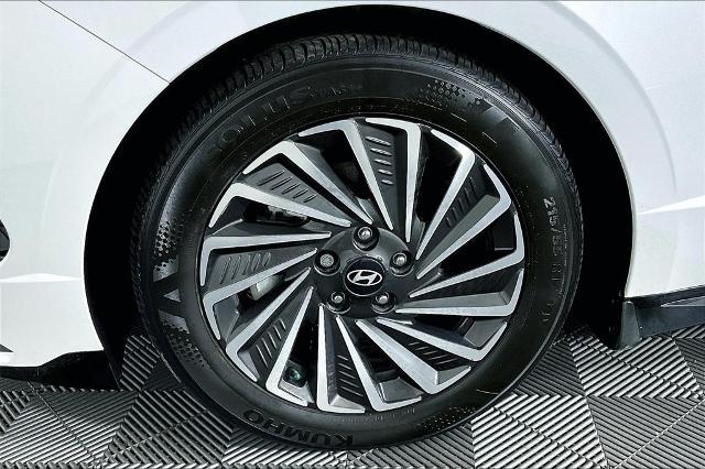 2024 Hyundai SONATA Hybrid Vehicle Photo in Tulsa, OK 74129