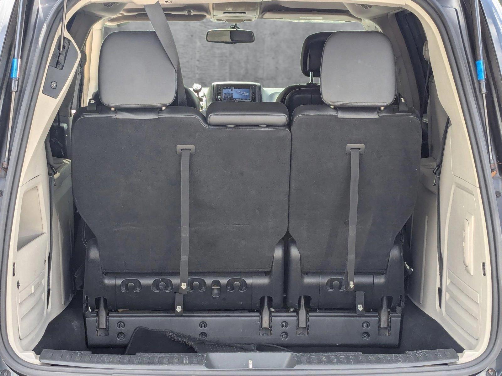 2012 Chrysler Town & Country Vehicle Photo in PEMBROKE PINES, FL 33024-6534