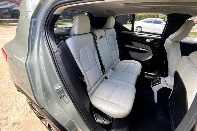 2025 Volvo XC40 Vehicle Photo in Houston, TX 77007