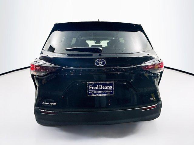 2025 Toyota Sienna Vehicle Photo in Flemington, NJ 08822