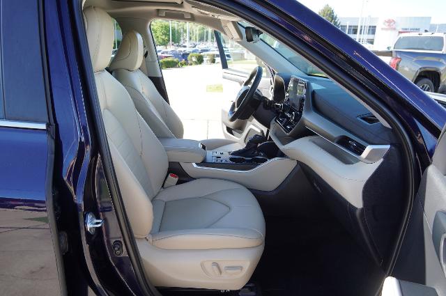 2025 Toyota Highlander Vehicle Photo in Riverdale, UT 84405