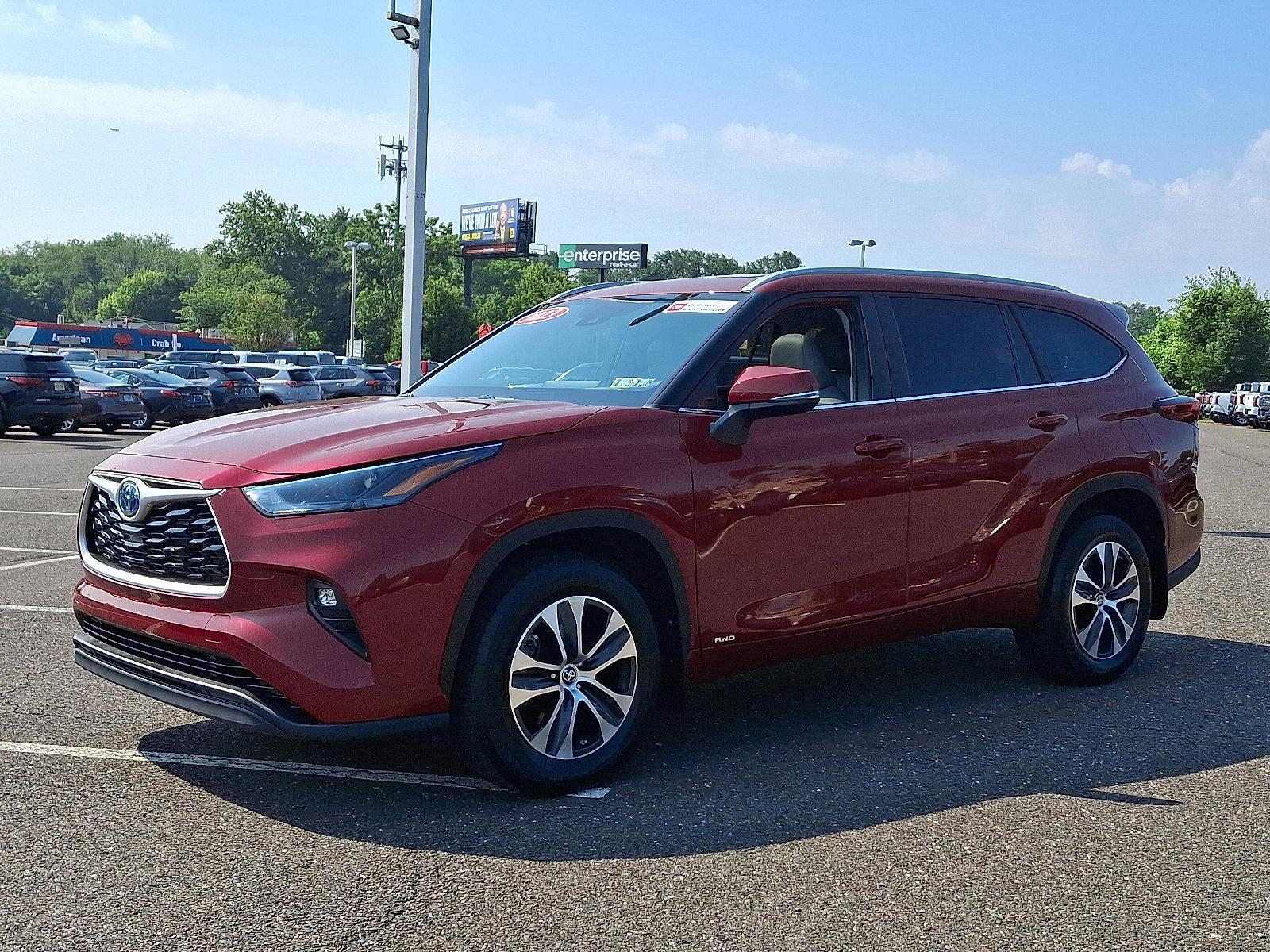 2023 Toyota Highlander Vehicle Photo in Trevose, PA 19053