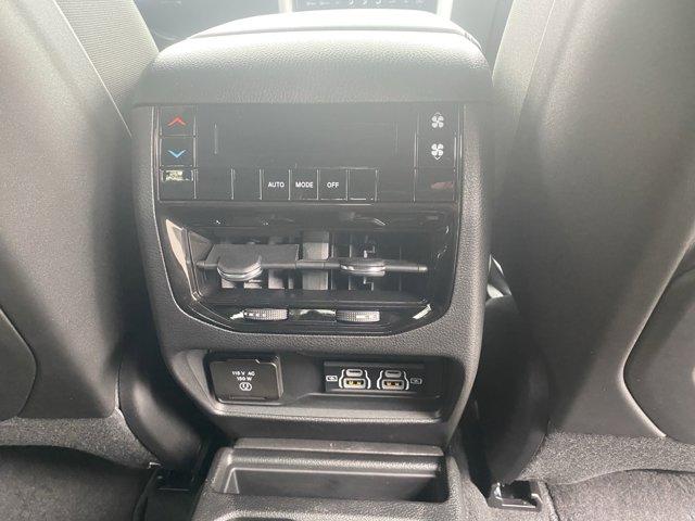 2025 Jeep Grand Cherokee L Vehicle Photo in Doylsetown, PA 18901