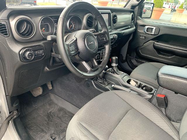 2021 Jeep Gladiator Vehicle Photo in MOON TOWNSHIP, PA 15108-2571