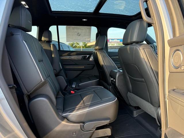 2025 Buick Enclave Vehicle Photo in COLUMBIA, MO 65203-3903